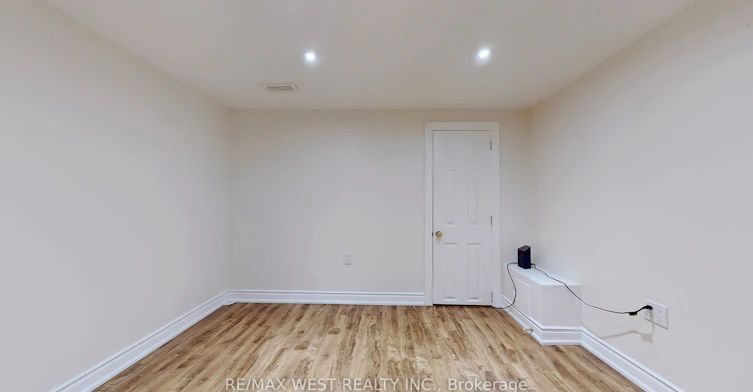 BSMT-139 Ranee Avenue, Toronto, ON, M6A 1N3 - 16