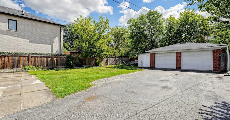 BSMT-139 Ranee Avenue, Toronto, ON, M6A 1N3 - 36