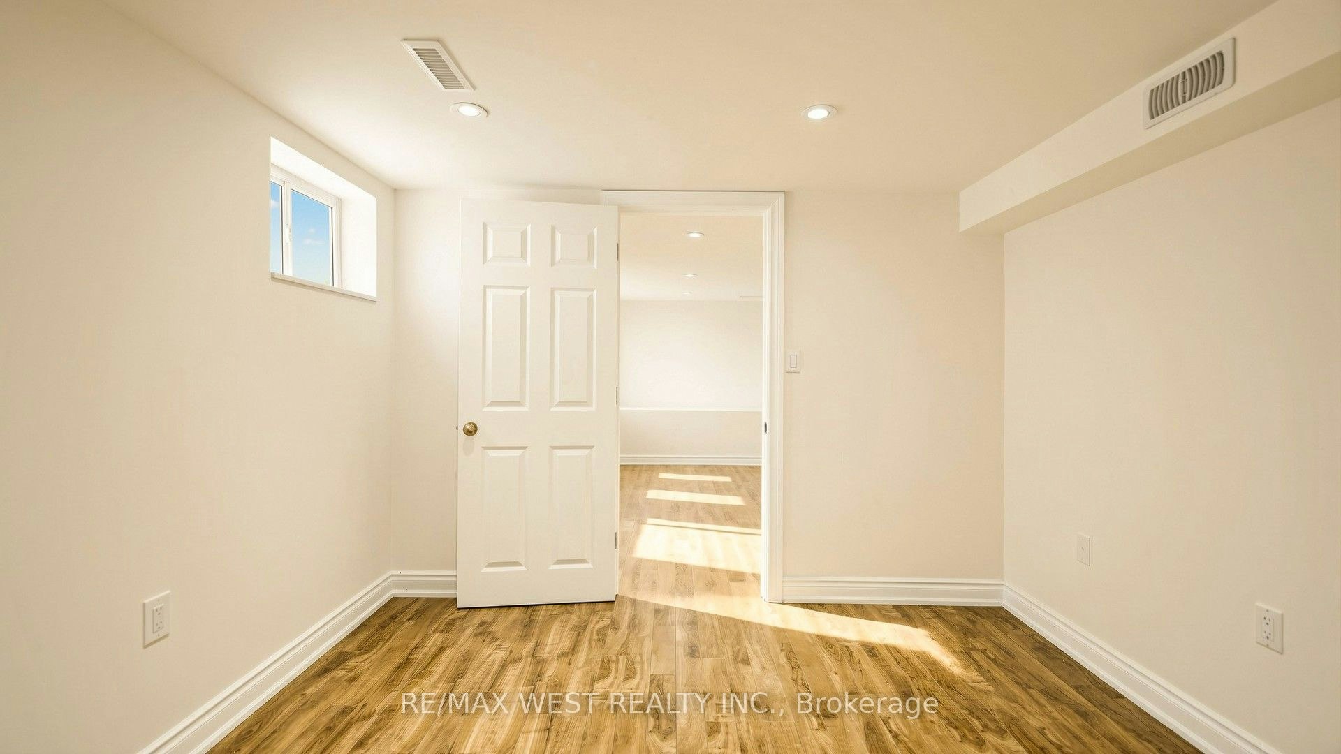 BSMT-139 Ranee Avenue, Toronto, ON, M6A 1N3 - 24