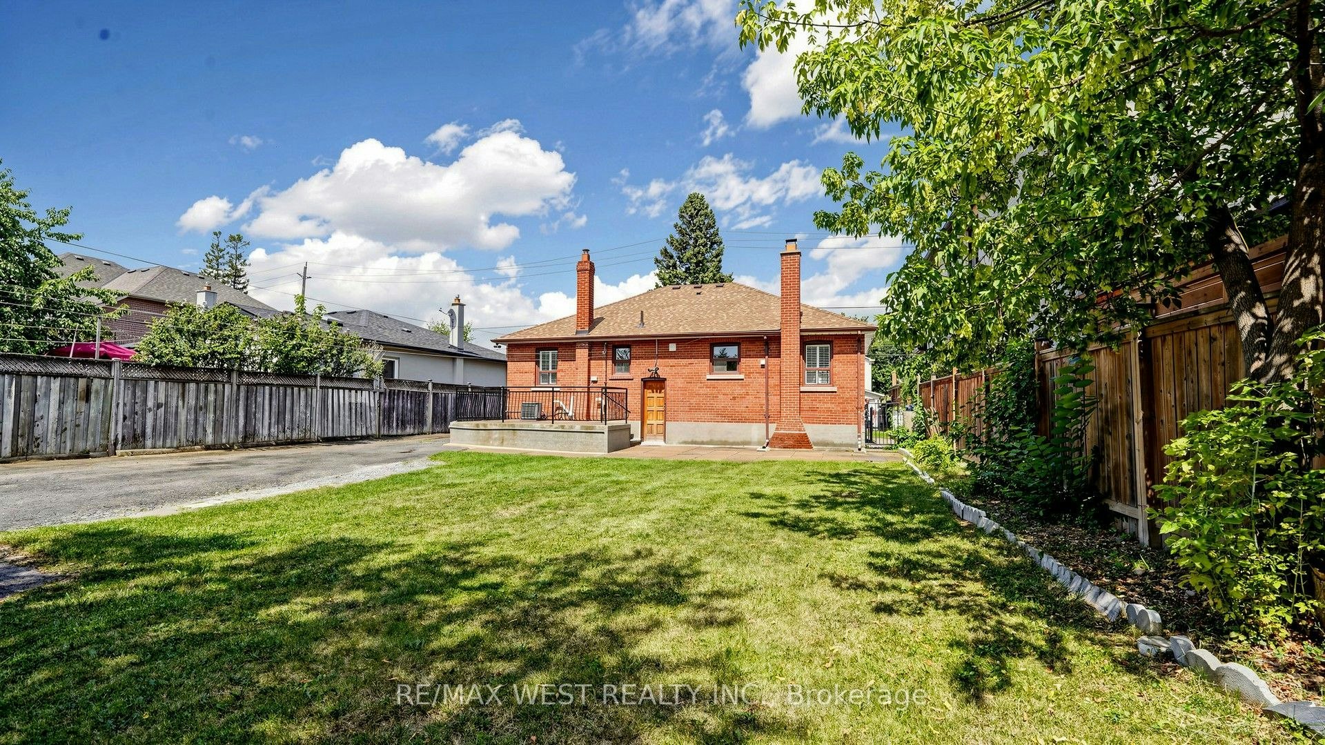 BSMT-139 Ranee Avenue, Toronto, ON, M6A 1N3 - 39