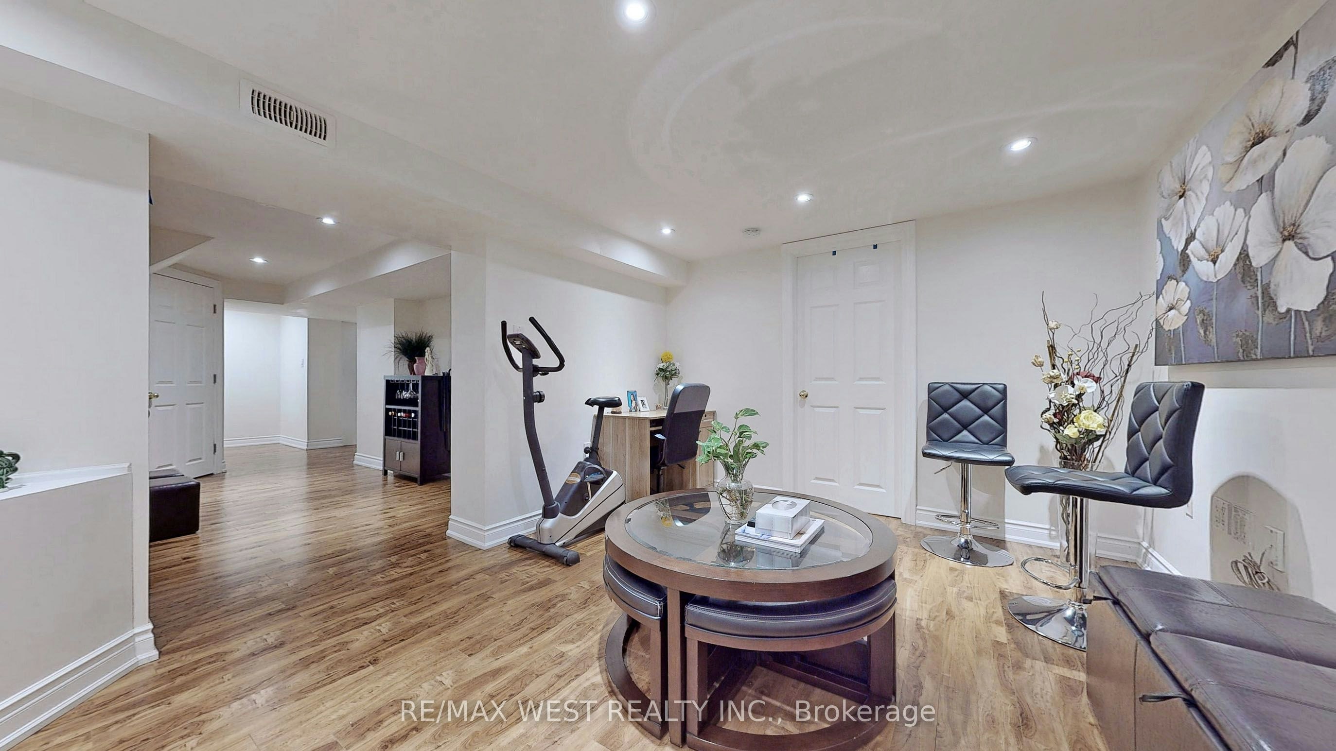 BSMT-139 Ranee Avenue, Toronto, ON, M6A 1N3 - 9