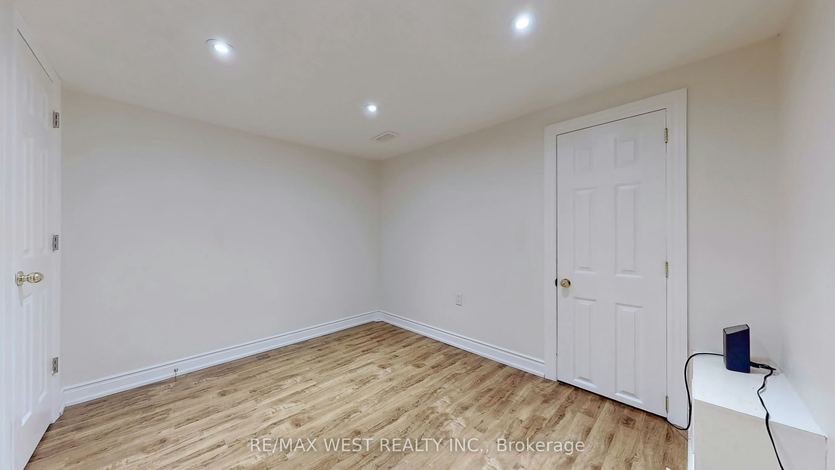 BSMT-139 Ranee Avenue, Toronto, ON, M6A 1N3 - 15