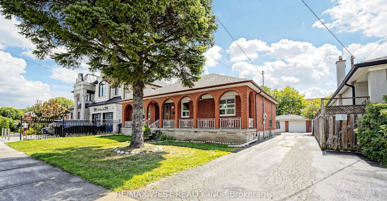 BSMT-139 Ranee Avenue, Toronto, ON, M6A 1N3 - 2
