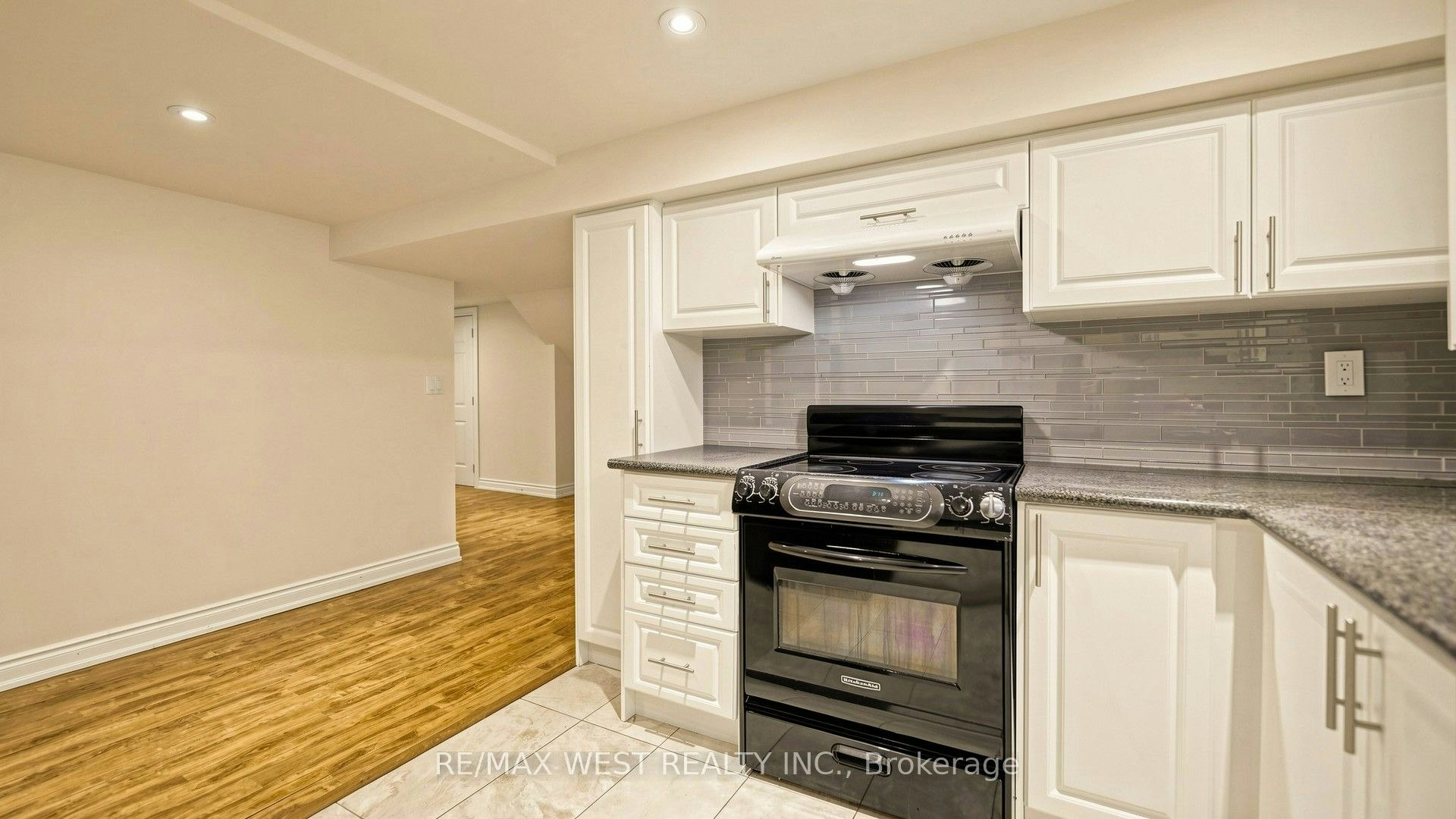 BSMT-139 Ranee Avenue, Toronto, ON, M6A 1N3 - 30