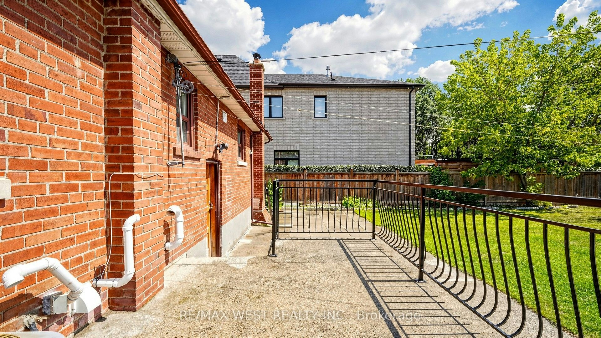 BSMT-139 Ranee Avenue, Toronto, ON, M6A 1N3 - 33
