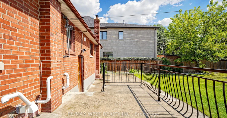 BSMT-139 Ranee Avenue, Toronto, ON, M6A 1N3 - 33