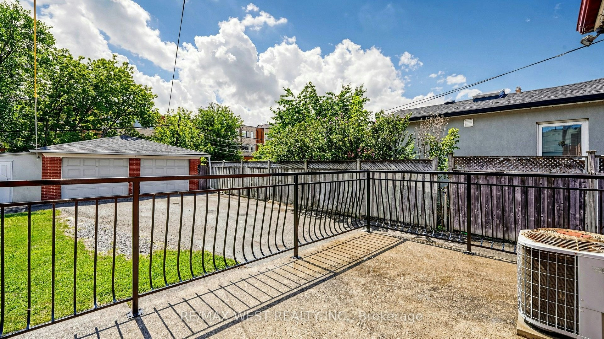 BSMT-139 Ranee Avenue, Toronto, ON, M6A 1N3 - 32
