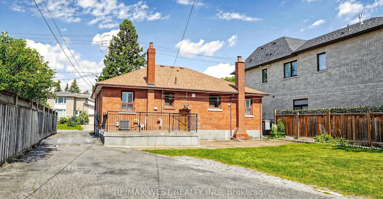 BSMT-139 Ranee Avenue, Toronto, ON, M6A 1N3 - 40