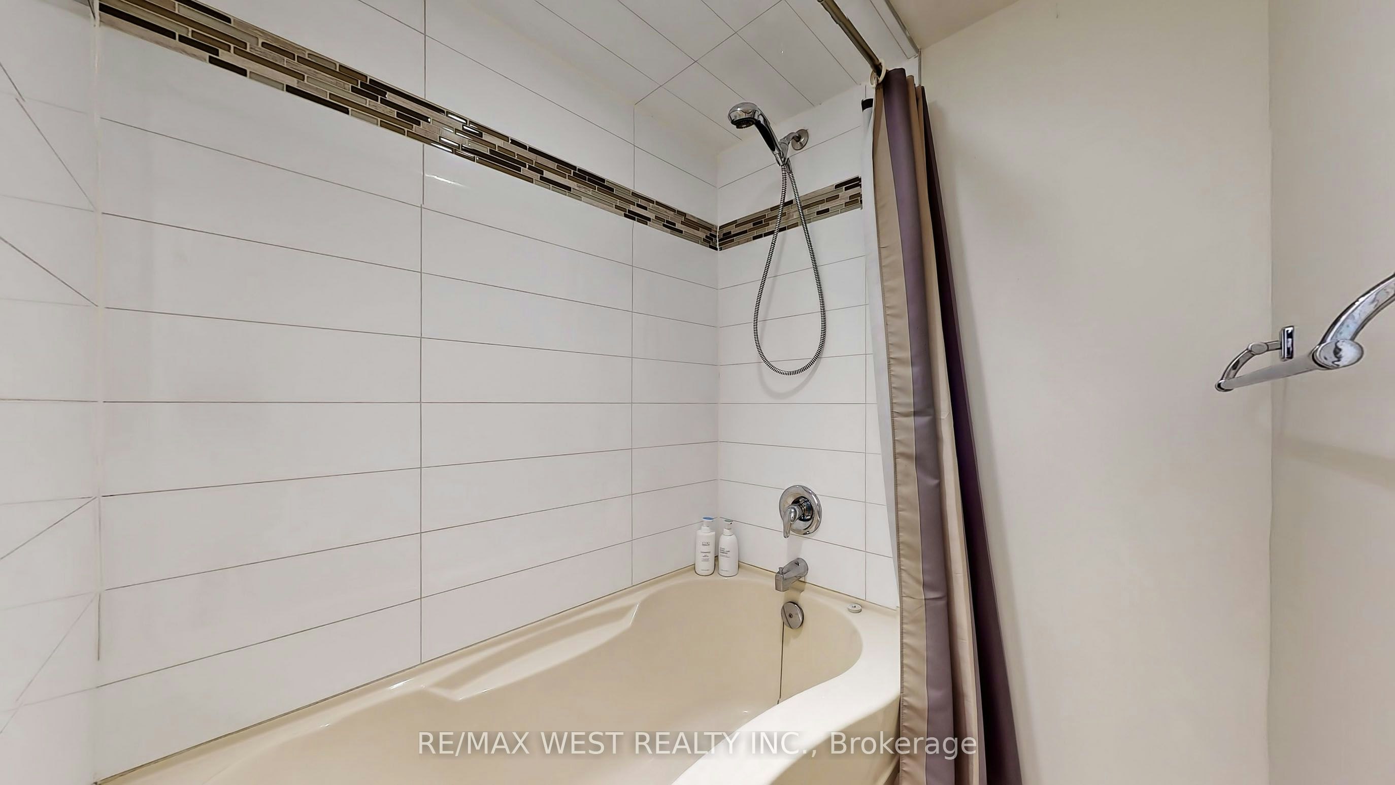 BSMT-139 Ranee Avenue, Toronto, ON, M6A 1N3 - 18