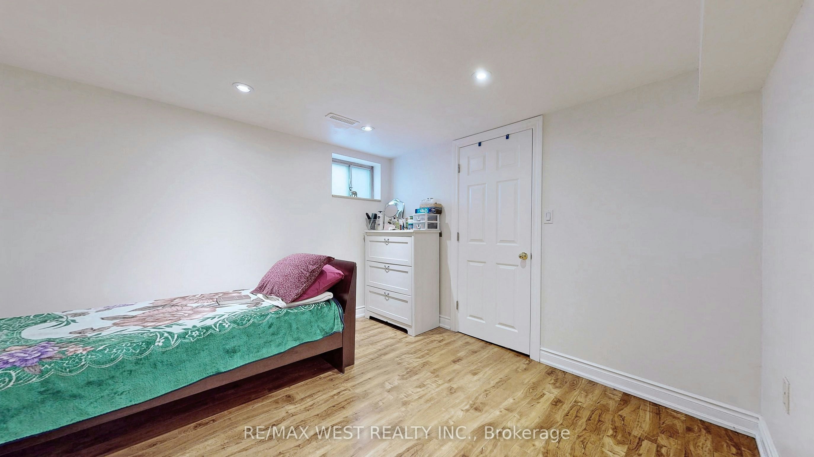 BSMT-139 Ranee Avenue, Toronto, ON, M6A 1N3 - 14