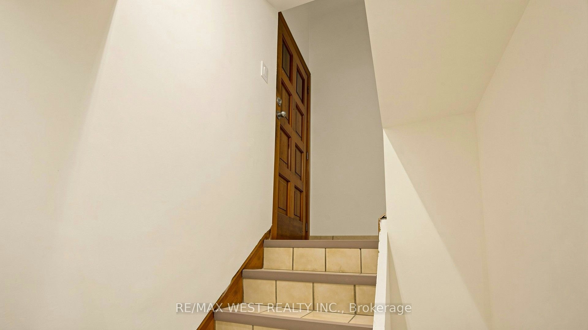 BSMT-139 Ranee Avenue, Toronto, ON, M6A 1N3 - 5