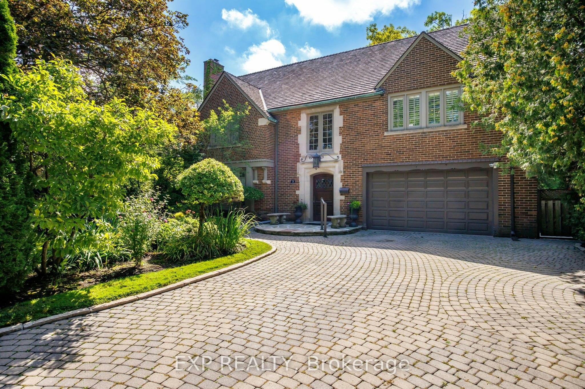 7 Ridgewood Road, Toronto, ON, M5P 1T4
