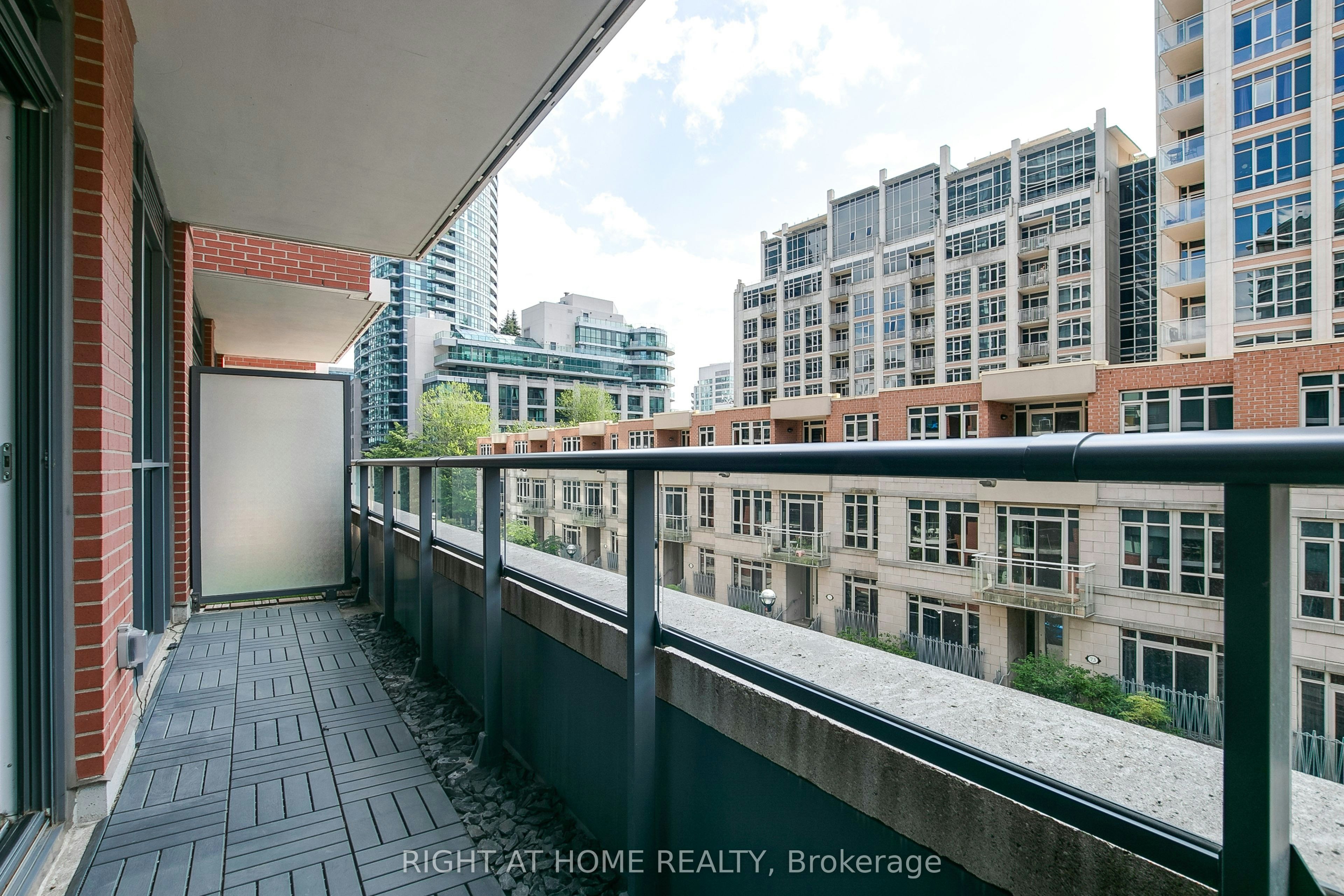 319-38 Ianuzzi Street, Toronto, ON, M5V 0S2 - 27