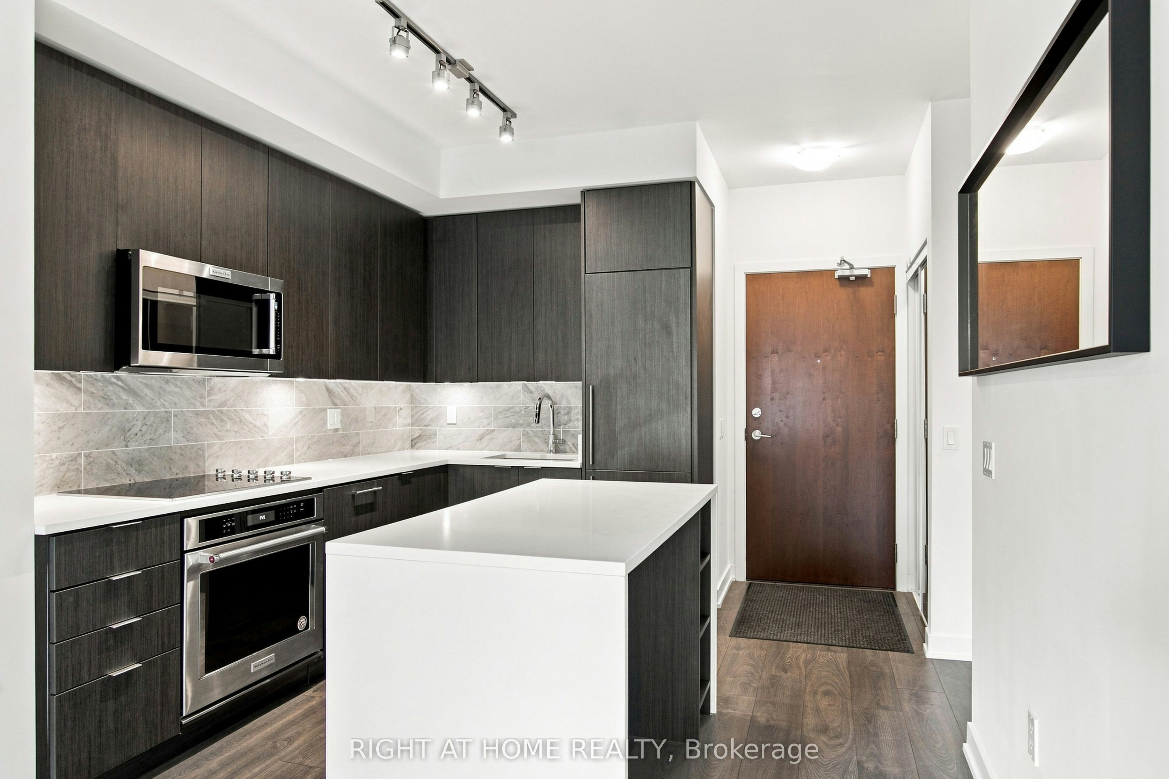 319-38 Ianuzzi Street, Toronto, ON, M5V 0S2 - 9