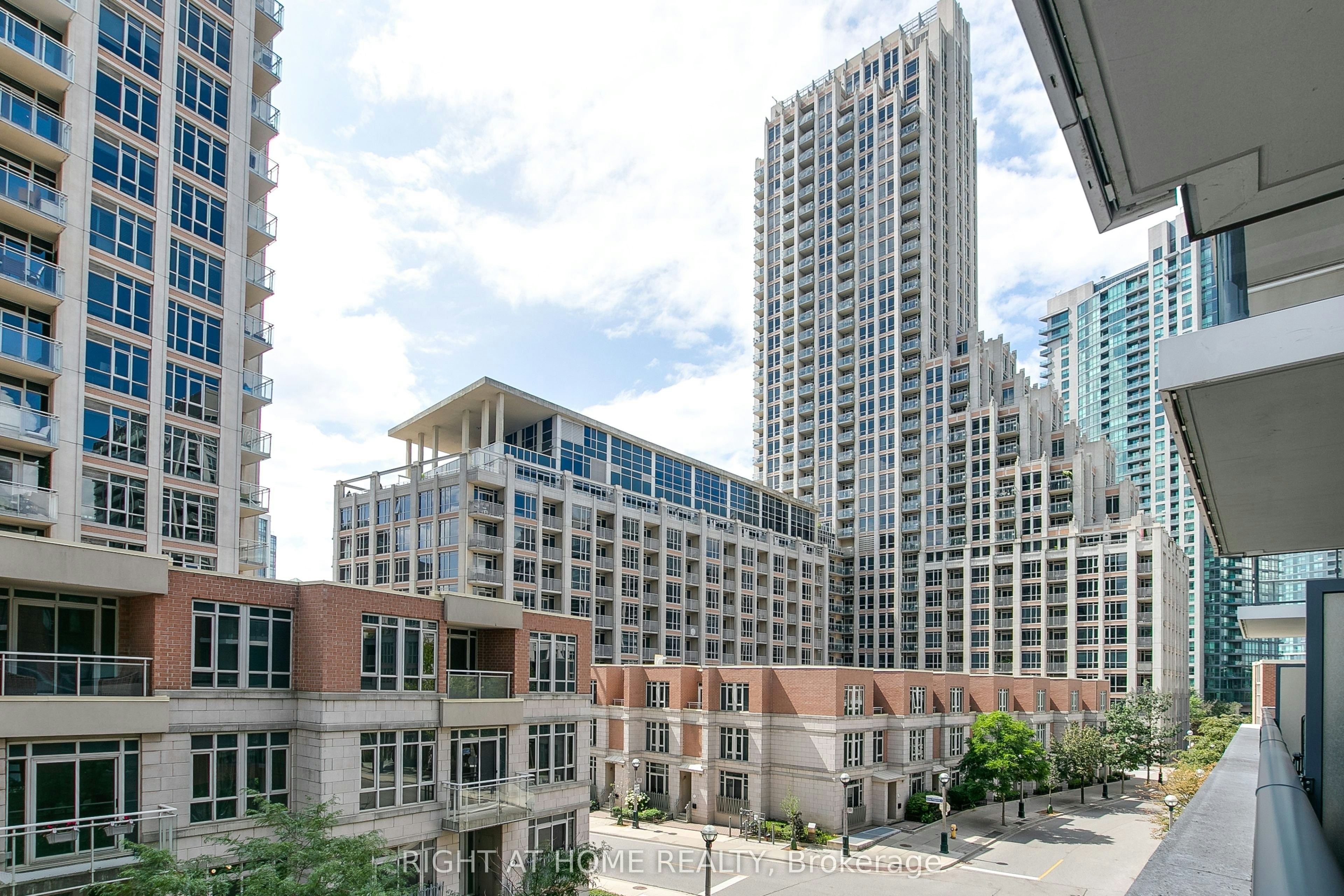319-38 Ianuzzi Street, Toronto, ON, M5V 0S2 - 25