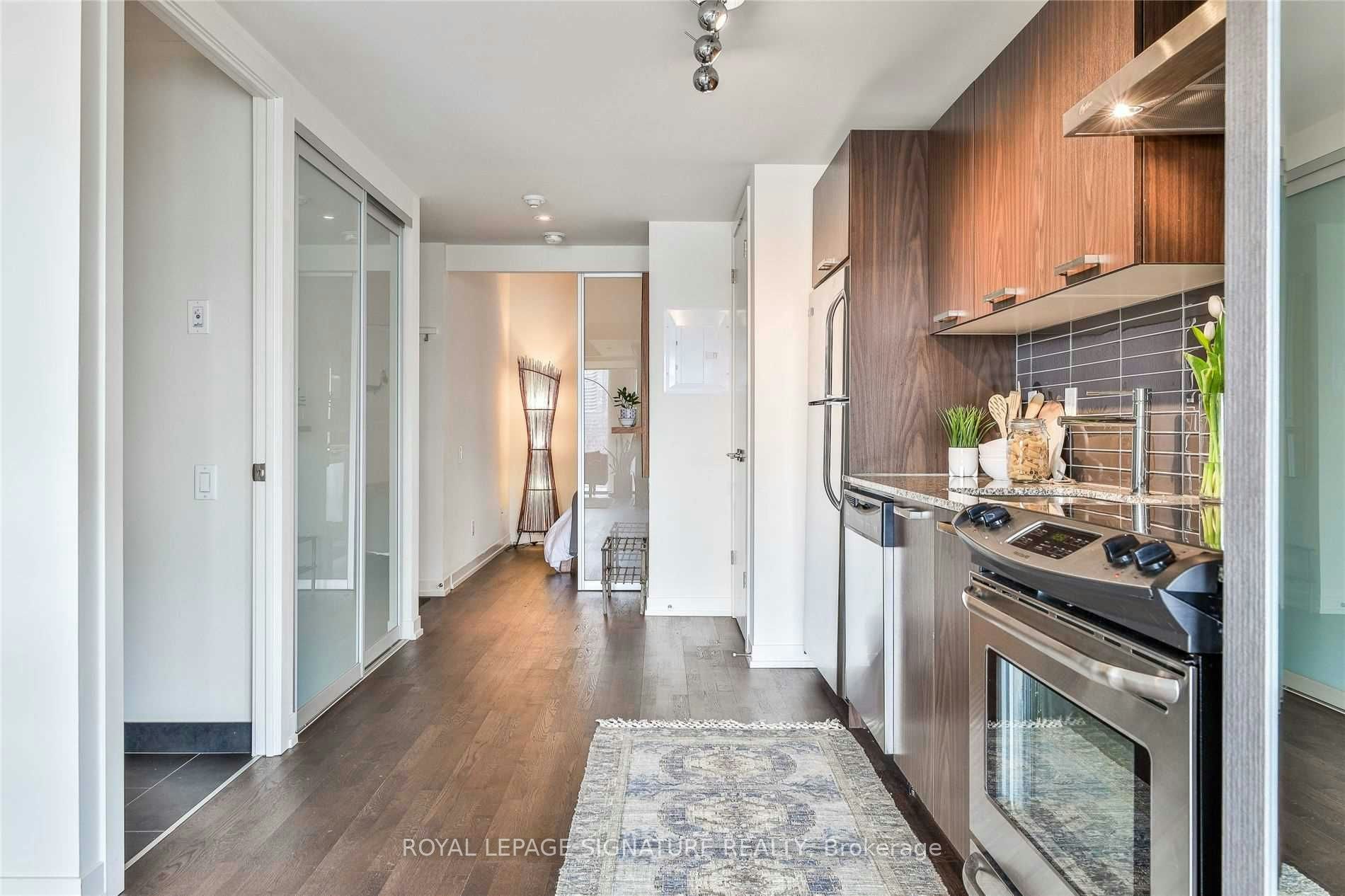 819-95 Bathurst Street, Toronto, ON, M5V 0H7 - 4