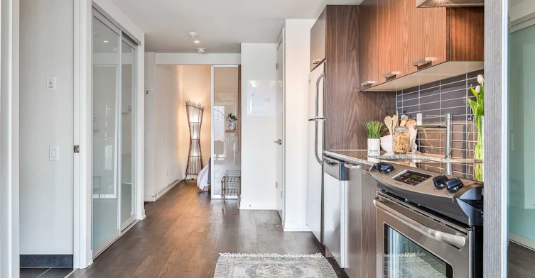 819-95 Bathurst Street, Toronto, ON, M5V 0H7 - 4