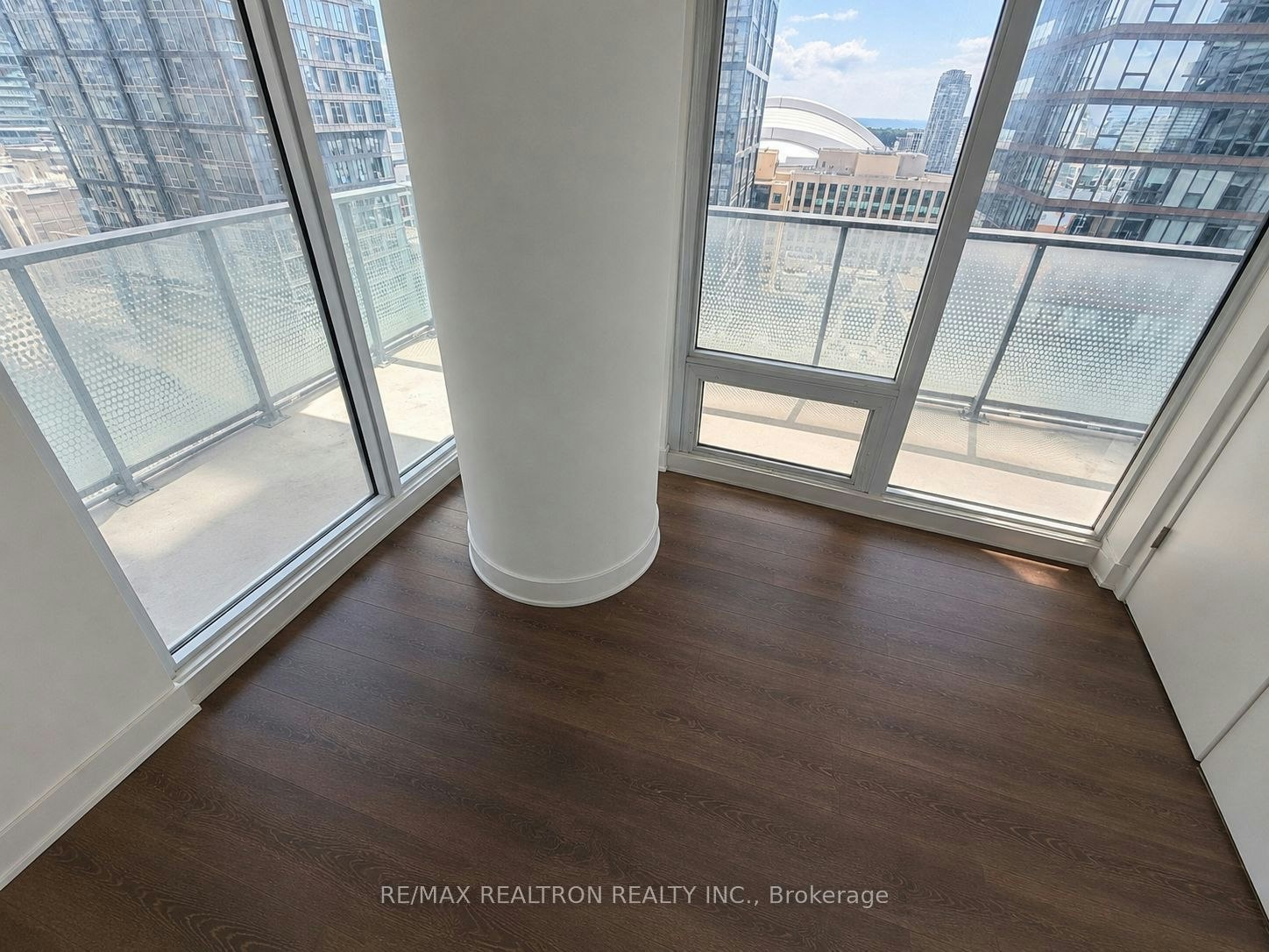 2711 Master & 2nd Bedroom-125 Blue Jays Way, Toronto, ON, M5V 1J6 - 6