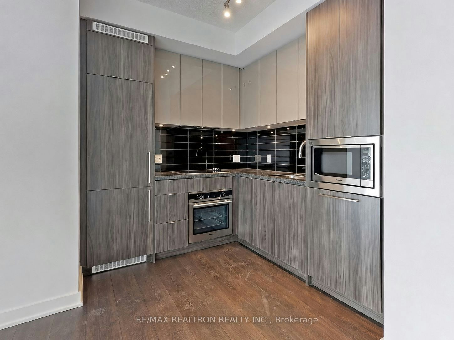 2711 Master & 2nd Bedroom-125 Blue Jays Way, Toronto, ON, M5V 1J6 - 3