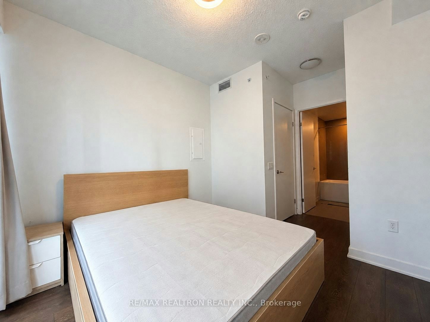 2711 Master & 2nd Bedroom-125 Blue Jays Way, Toronto, ON, M5V 1J6 - 5
