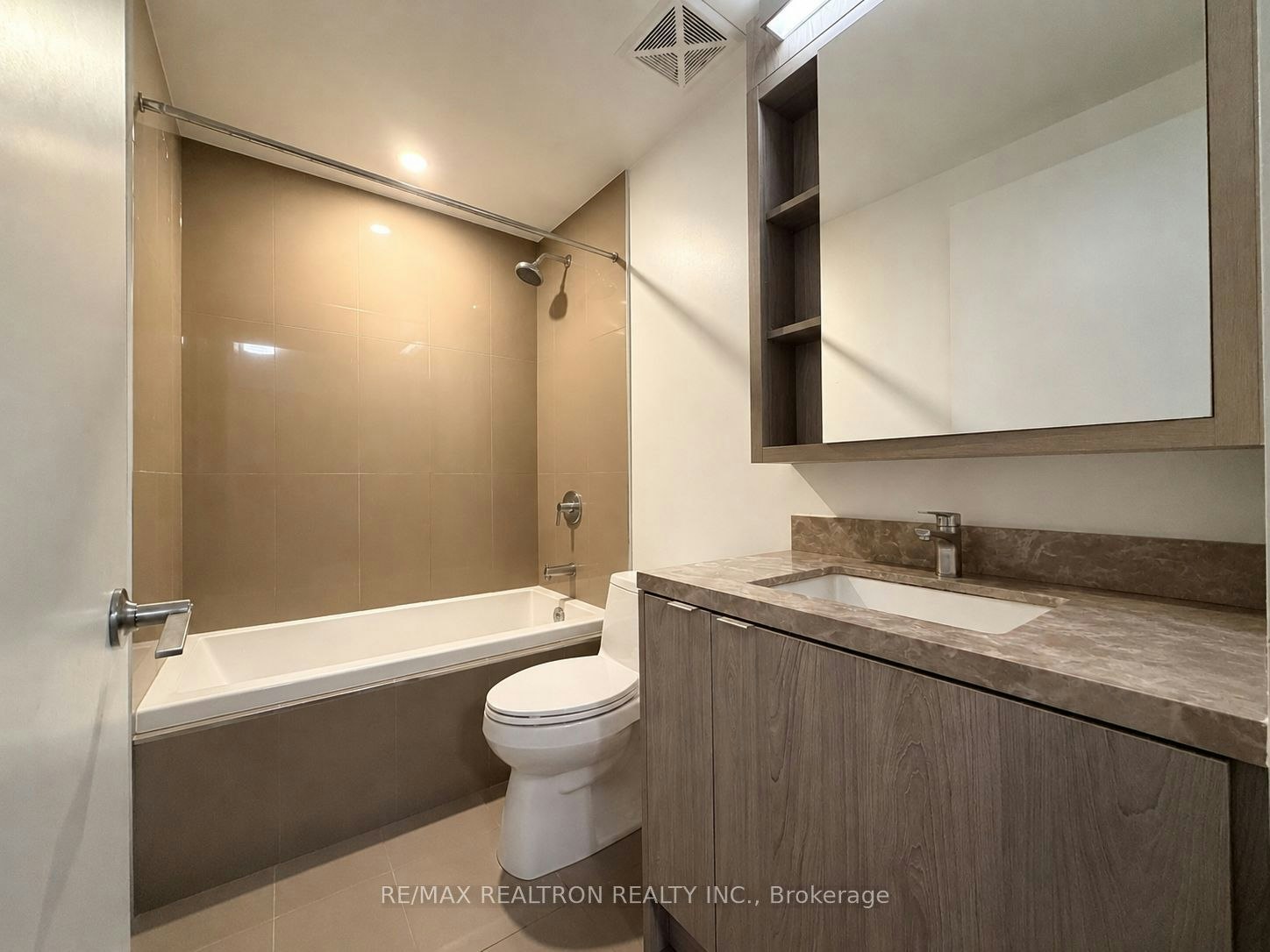 2711 Master & 2nd Bedroom-125 Blue Jays Way, Toronto, ON, M5V 1J6 - 8