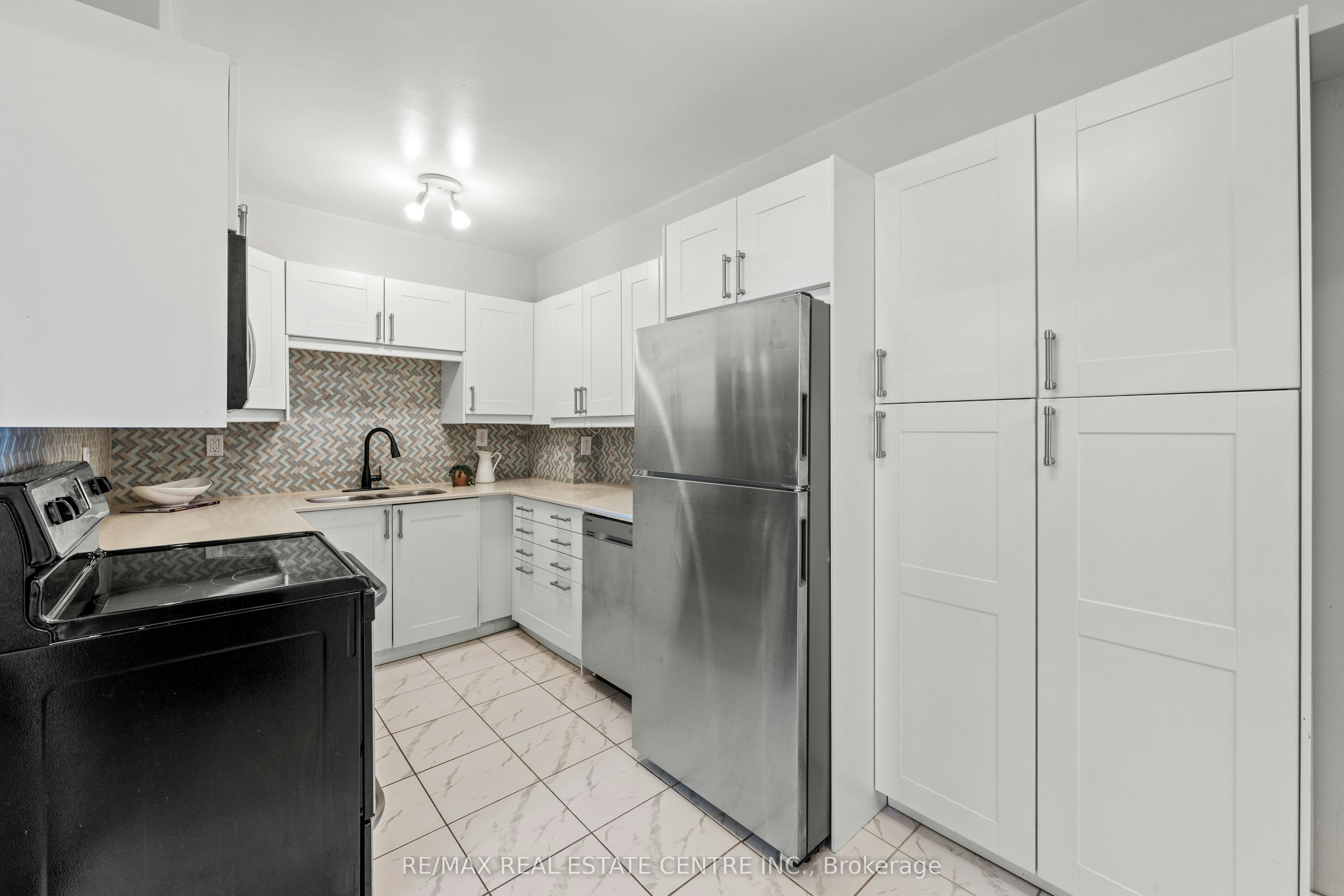 504-130 Neptune Drive, Toronto, ON, M6A 1X5 - 17