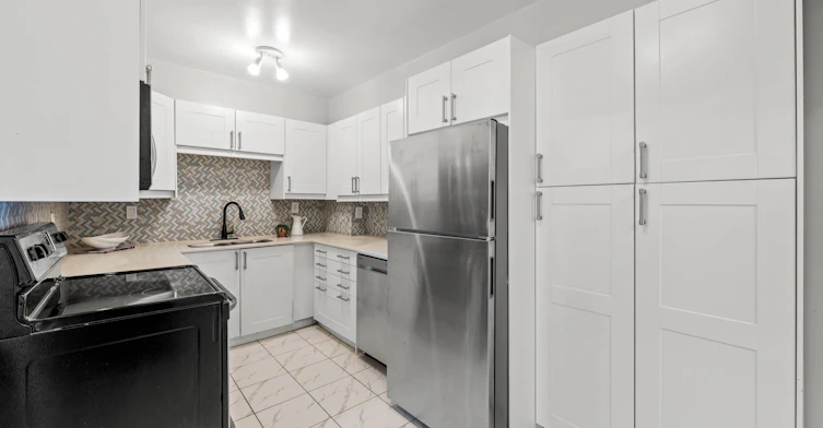 504-130 Neptune Drive, Toronto, ON, M6A 1X5 - 17