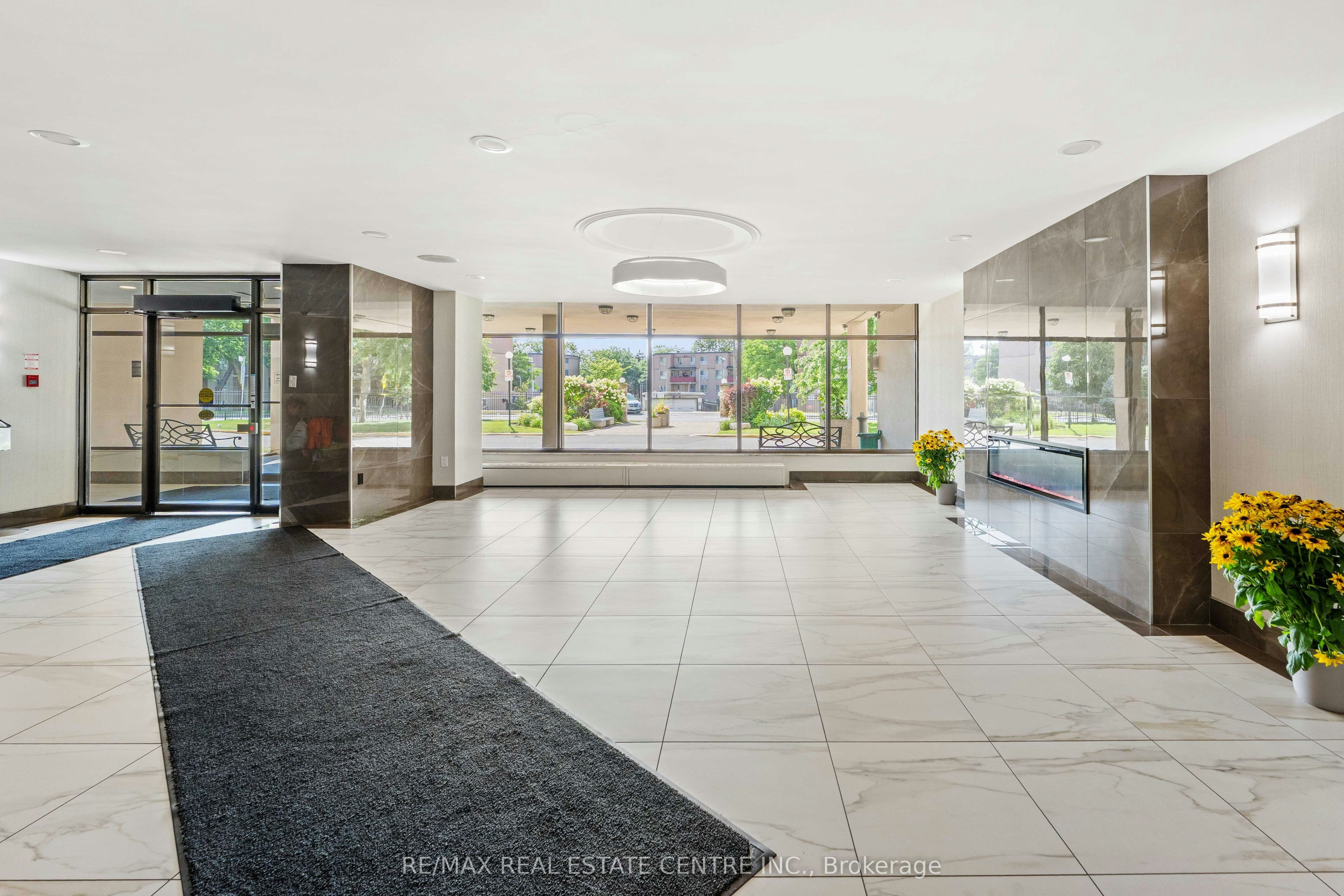 504-130 Neptune Drive, Toronto, ON, M6A 1X5 - 7