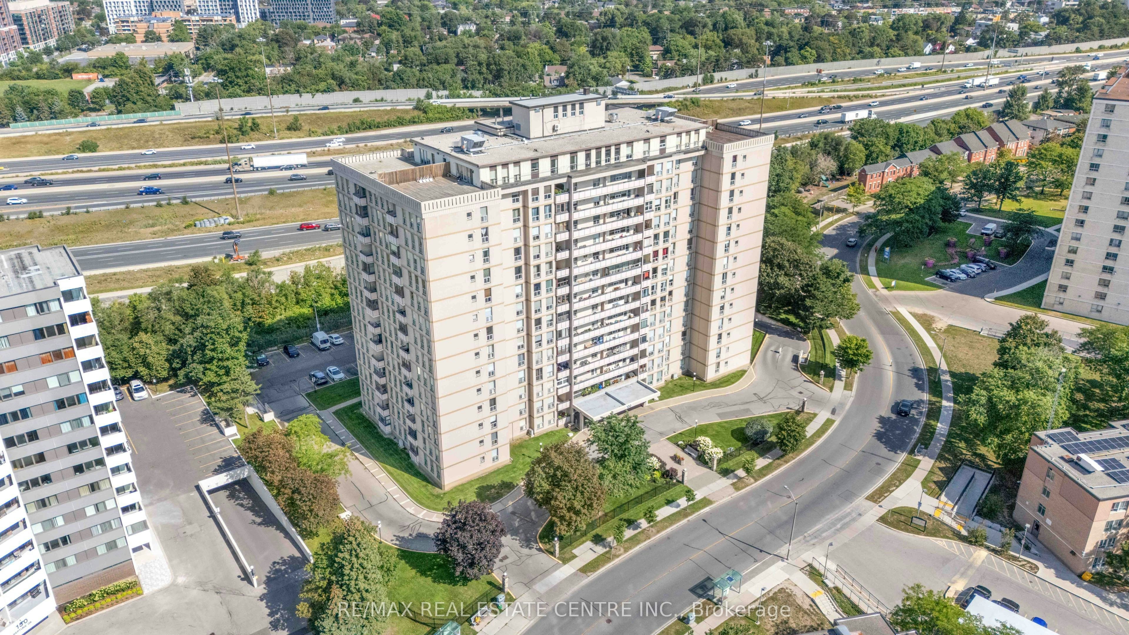 504-130 Neptune Drive, Toronto, ON, M6A 1X5 - 2