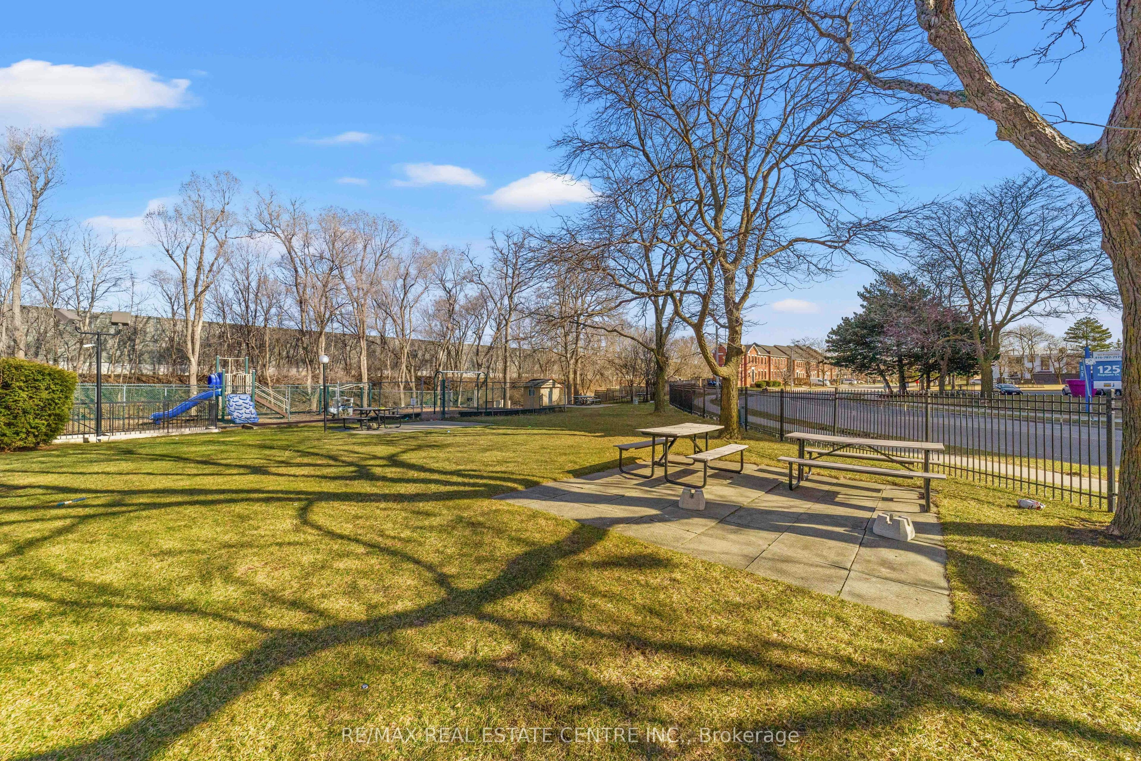 504-130 Neptune Drive, Toronto, ON, M6A 1X5 - 39