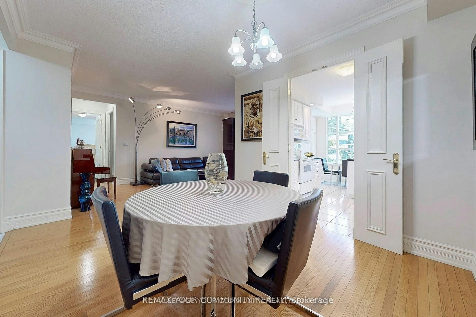 410-10 Old York Mills Road, Toronto, ON, M2P 2G9 - 13