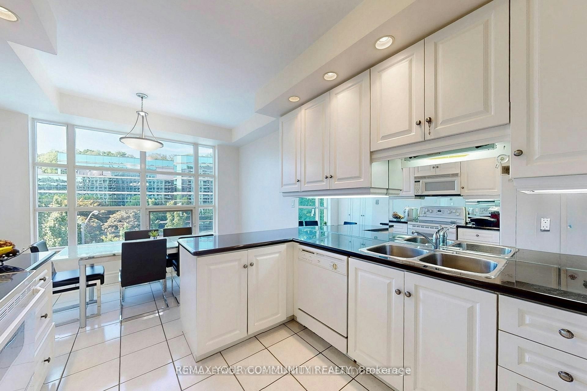 410-10 Old York Mills Road, Toronto, ON, M2P 2G9 - 17