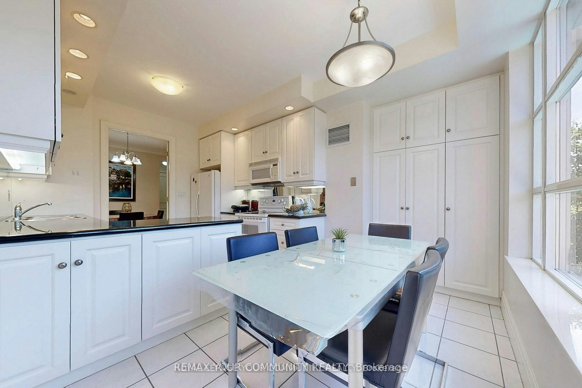 410-10 Old York Mills Road, Toronto, ON, M2P 2G9 - 19