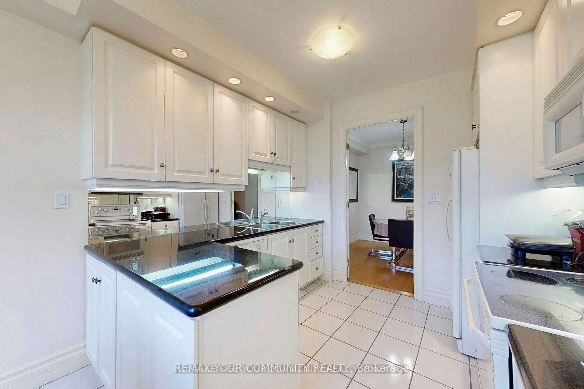 410-10 Old York Mills Road, Toronto, ON, M2P 2G9 - 18