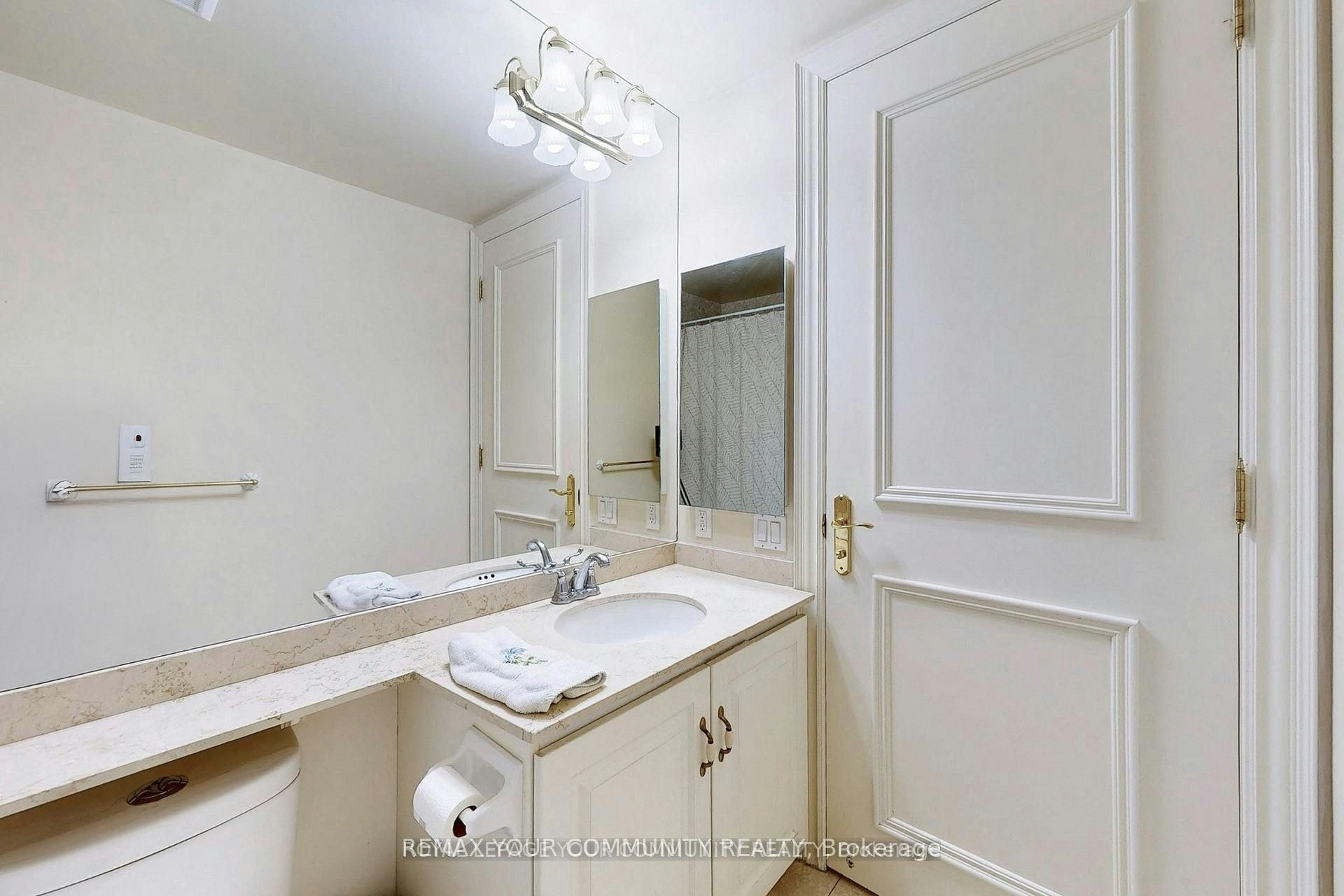 410-10 Old York Mills Road, Toronto, ON, M2P 2G9 - 28