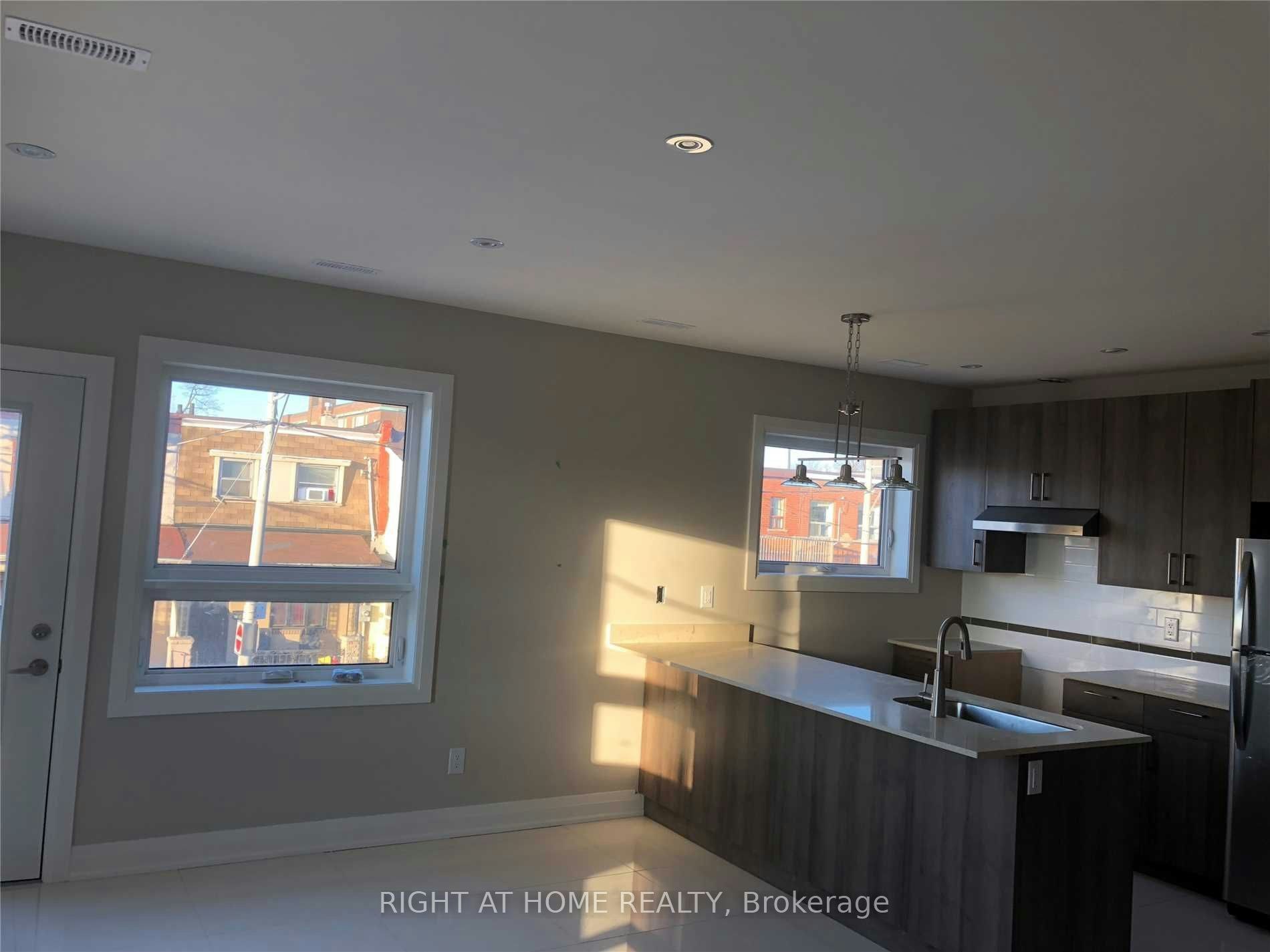 4-31 Alma Avenue, Toronto, ON, M6J 1N2 - 2