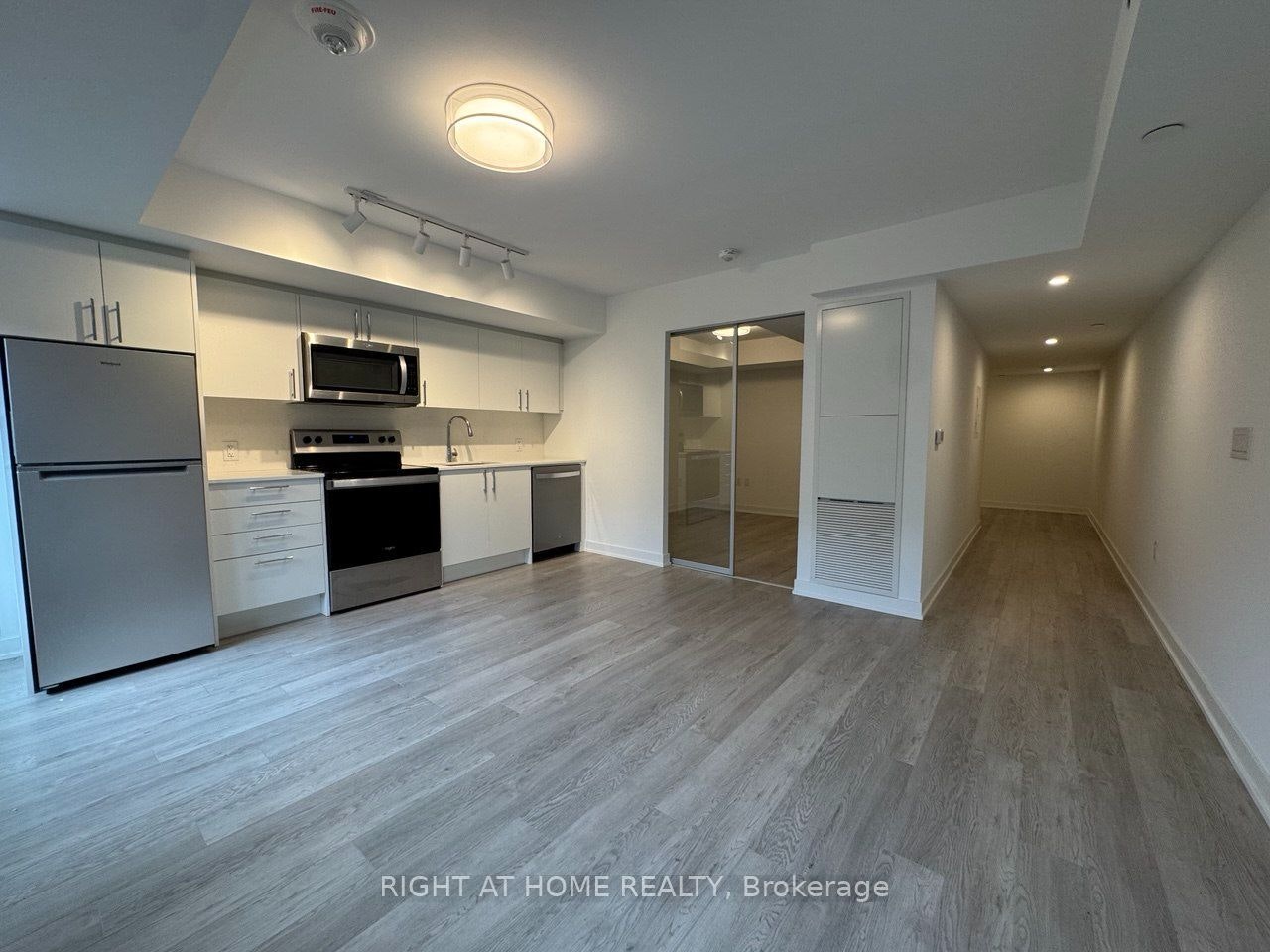 324-3 Strathgowan Avenue, Toronto, ON, M4N 1B8 - 6