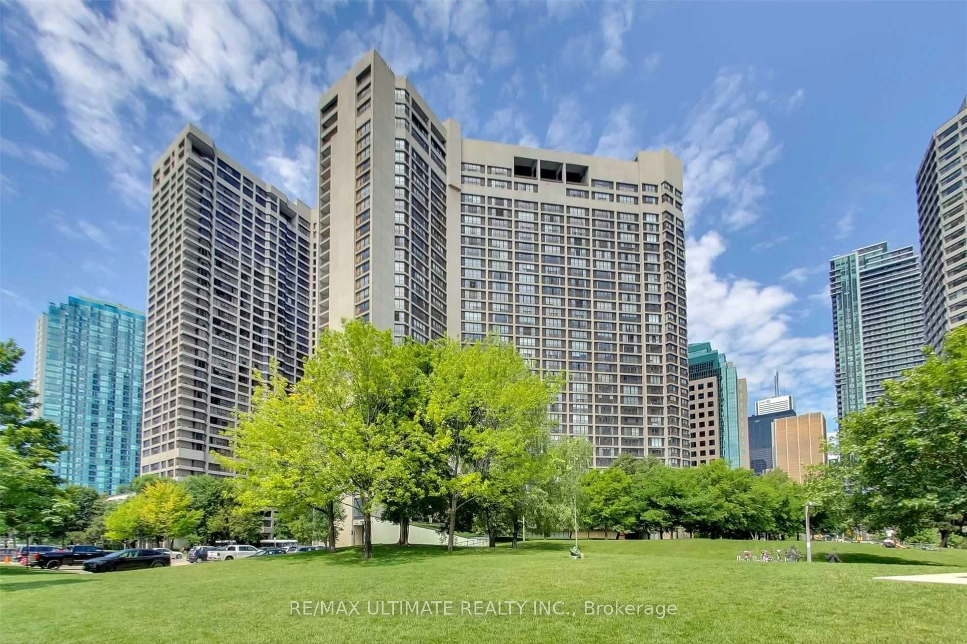 1215-33 Harbour Square, Toronto, ON, M5J 2G2