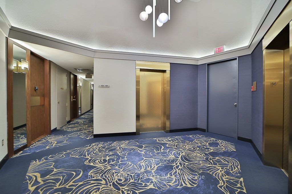 1215-33 Harbour Square, Toronto, ON, M5J 2G2 - 4