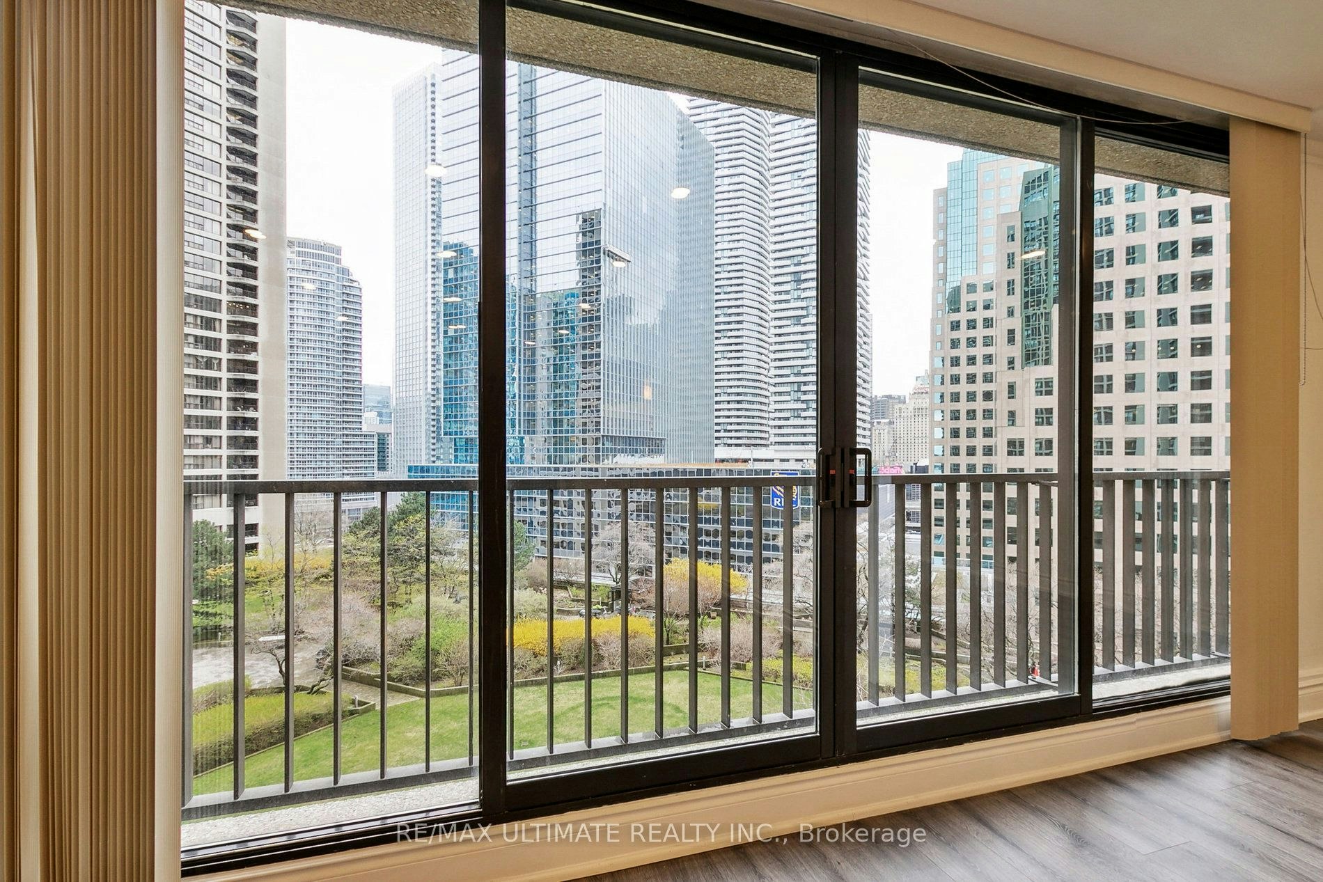 1215-33 Harbour Square, Toronto, ON, M5J 2G2 - 12