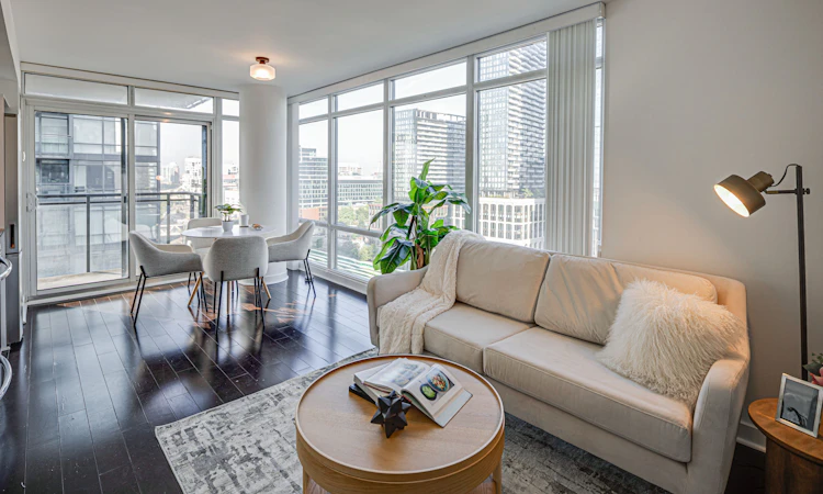 1802-4K Spadina Avenue