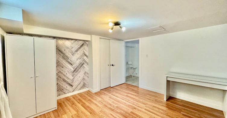 Lower Apartment-1196 Avenue Road, Toronto, ON, M5N 2G1 - 3