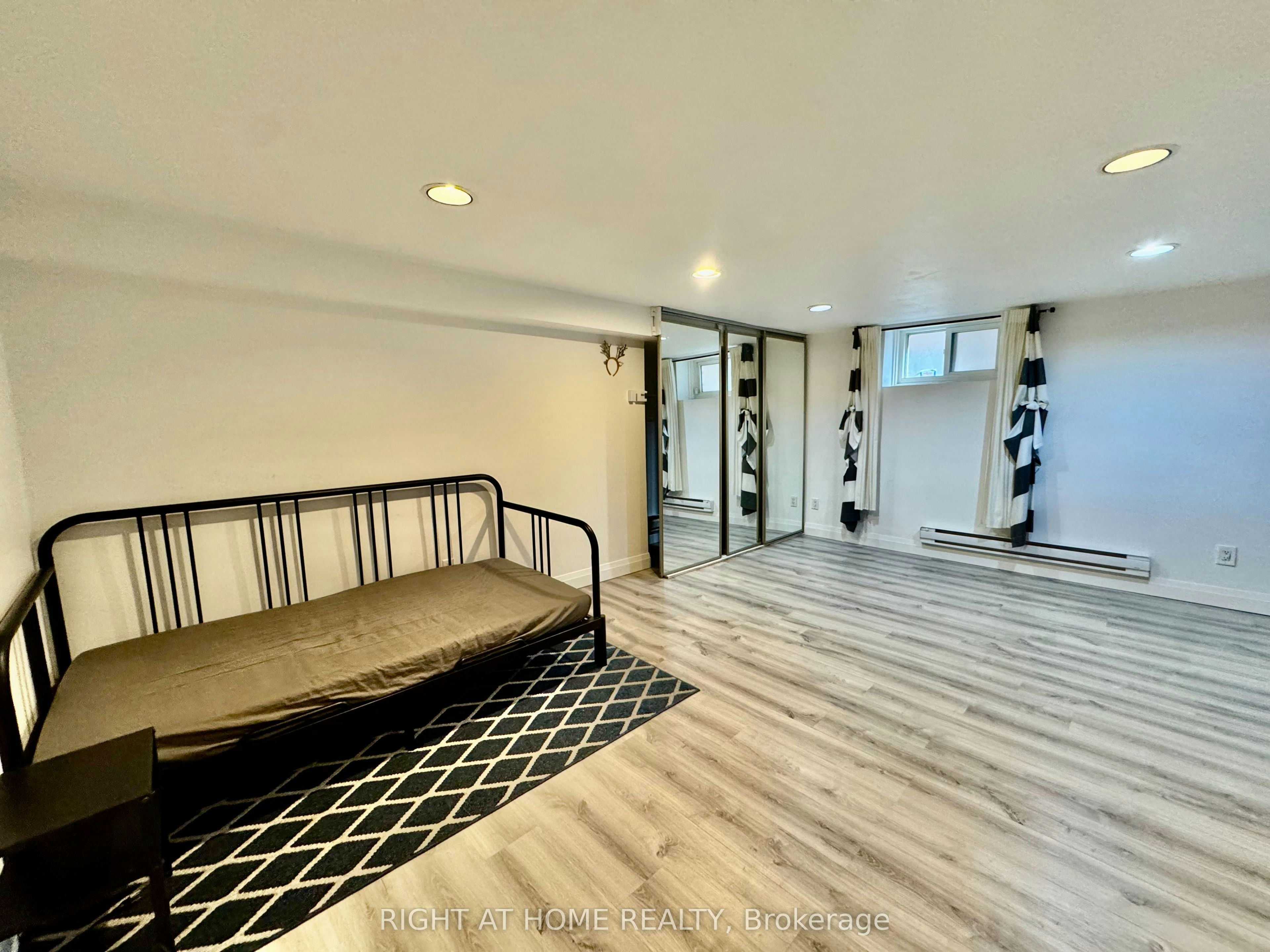 Lower Apartment-1196 Avenue Road, Toronto, ON, M5N 2G1 - 9