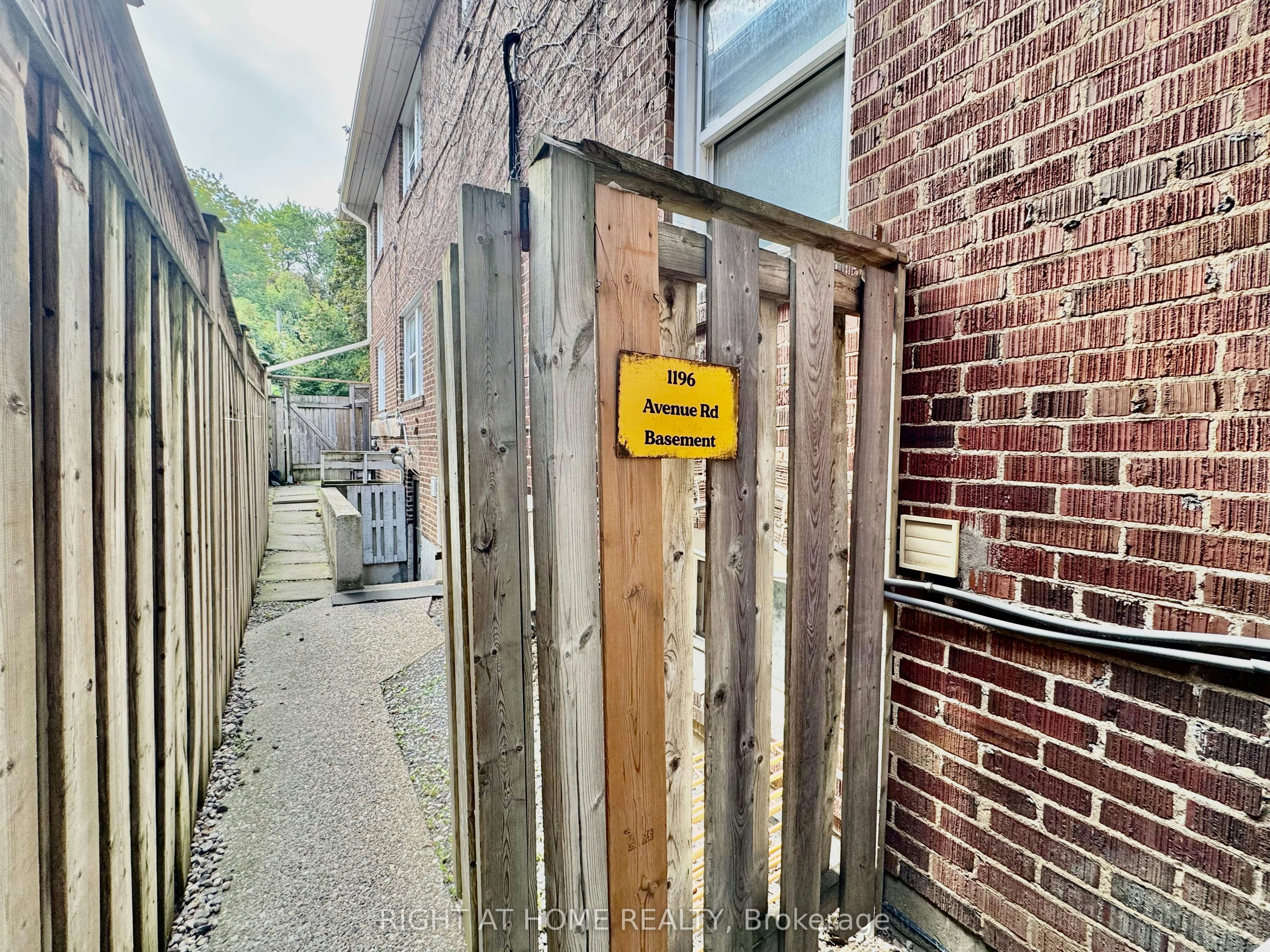 Lower Apartment-1196 Avenue Road, Toronto, ON, M5N 2G1 - 25