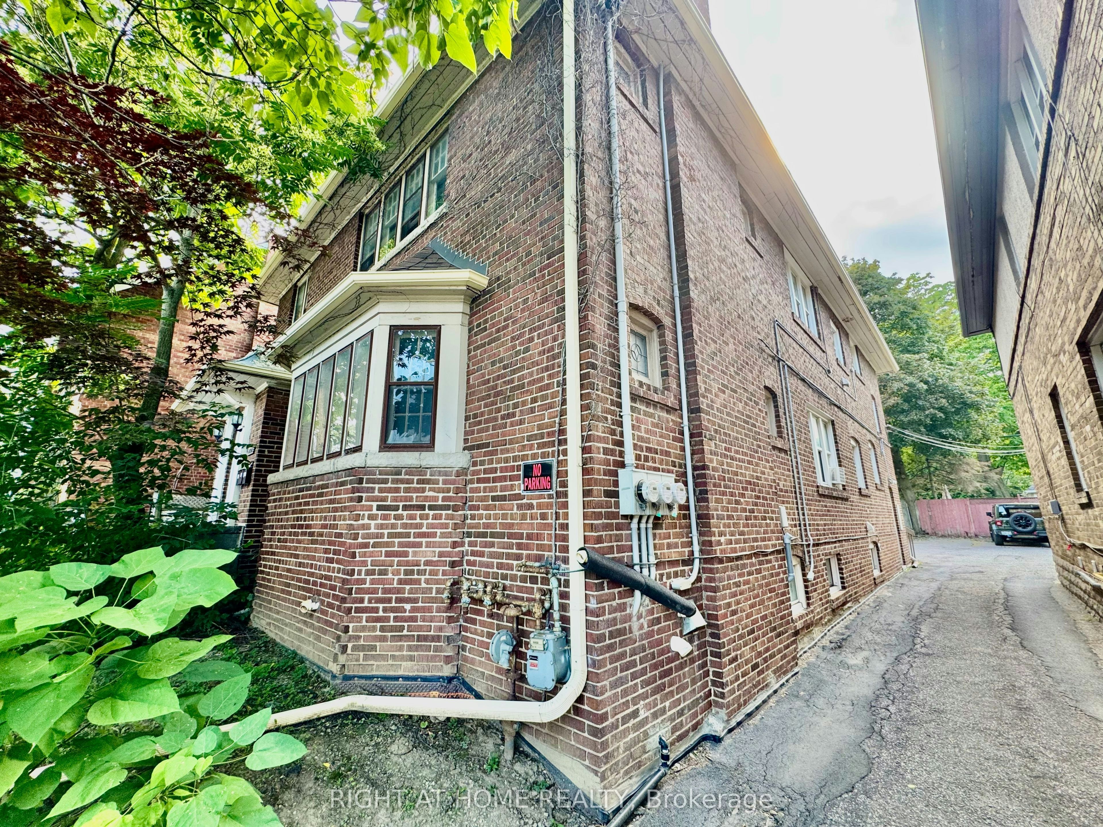 Lower Apartment-1196 Avenue Road, Toronto, ON, M5N 2G1 - 29