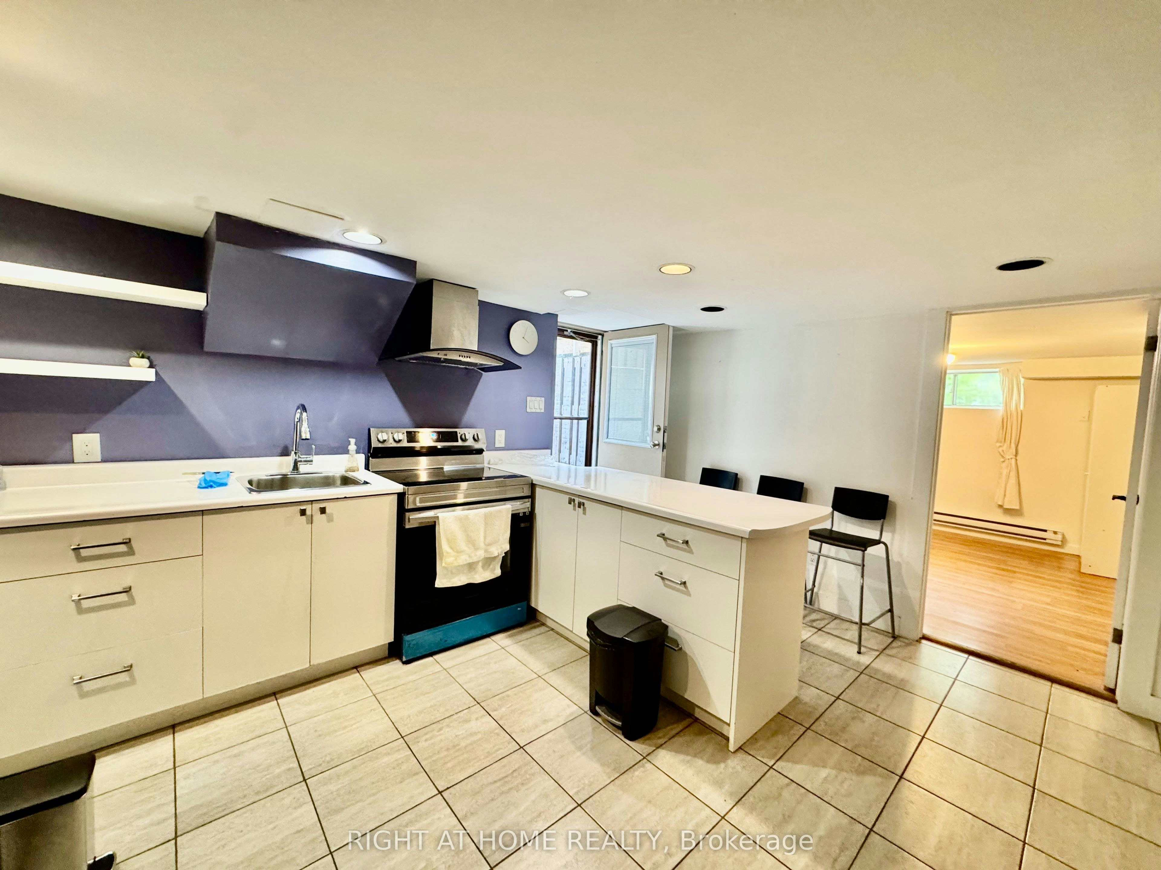 Lower Apartment-1196 Avenue Road, Toronto, ON, M5N 2G1 - 6