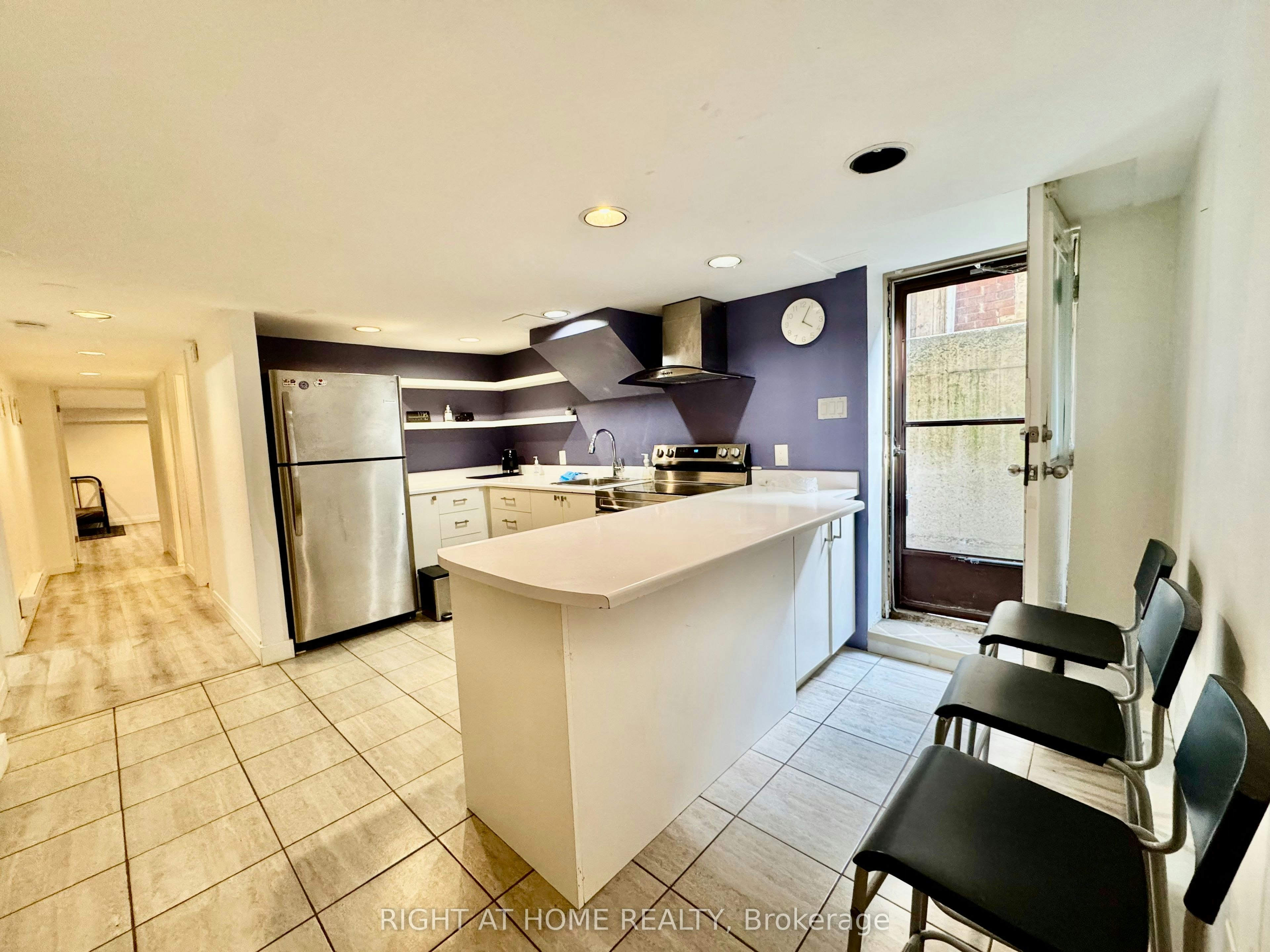 Lower Apartment-1196 Avenue Road, Toronto, ON, M5N 2G1 - 17