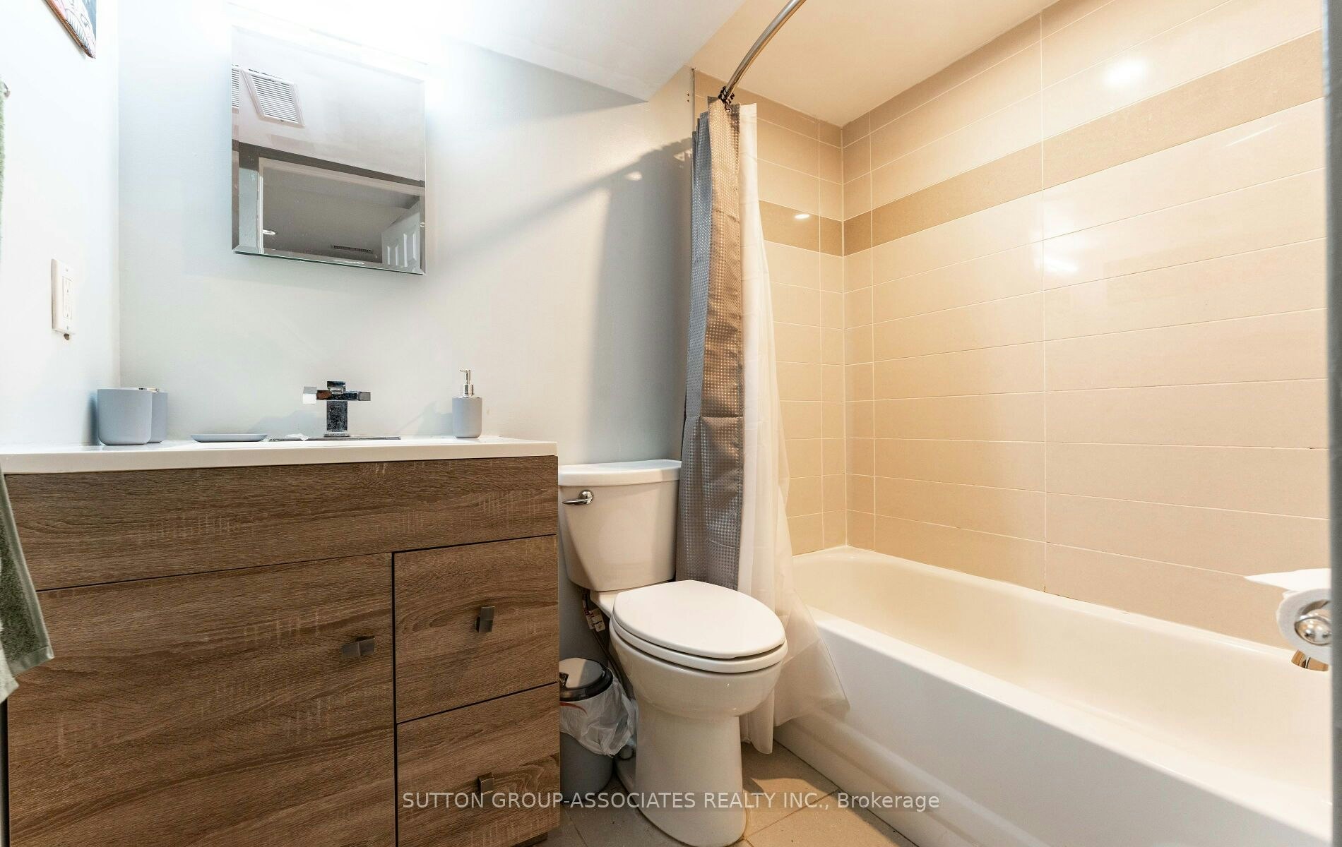 Lower-63 Bellevue Avenue, Toronto, ON, M5T 2N6 - 15