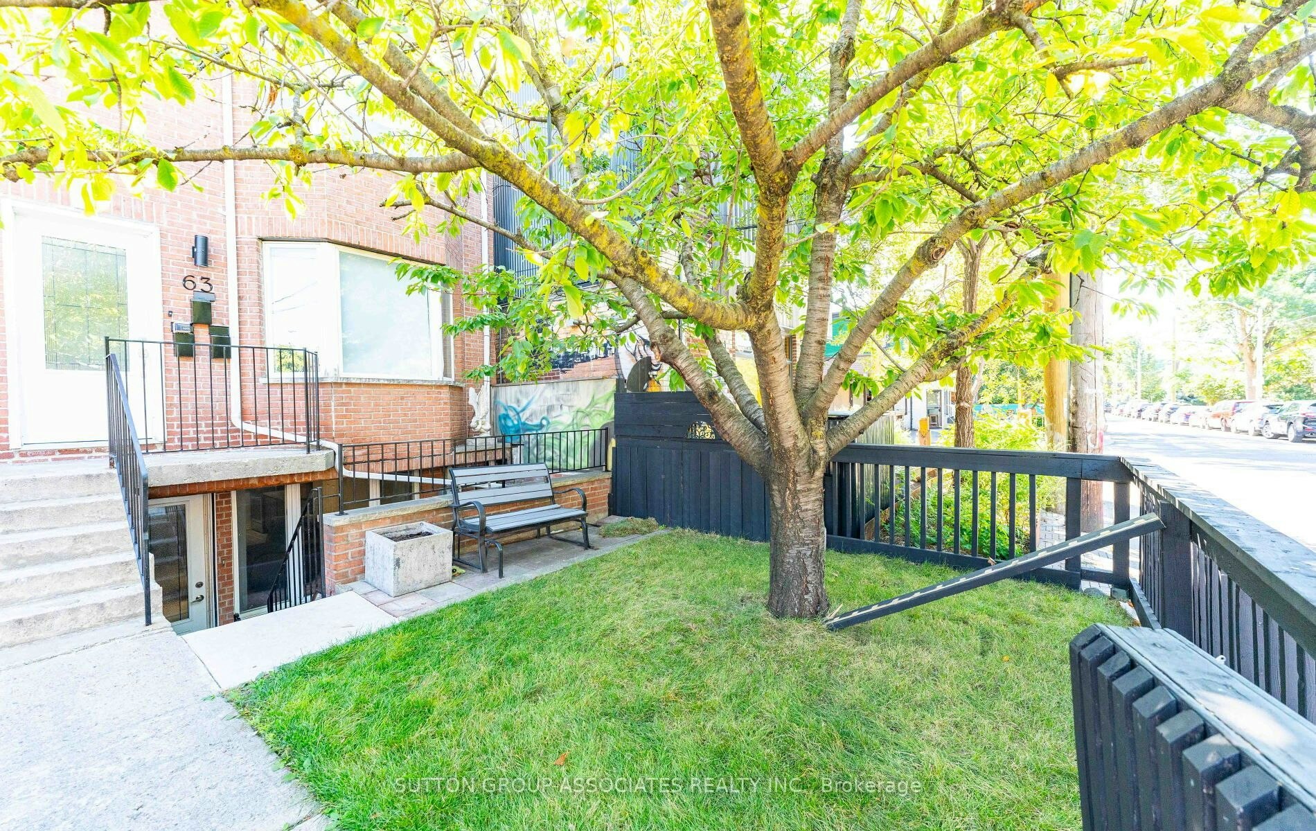Lower-63 Bellevue Avenue, Toronto, ON, M5T 2N6 - 3