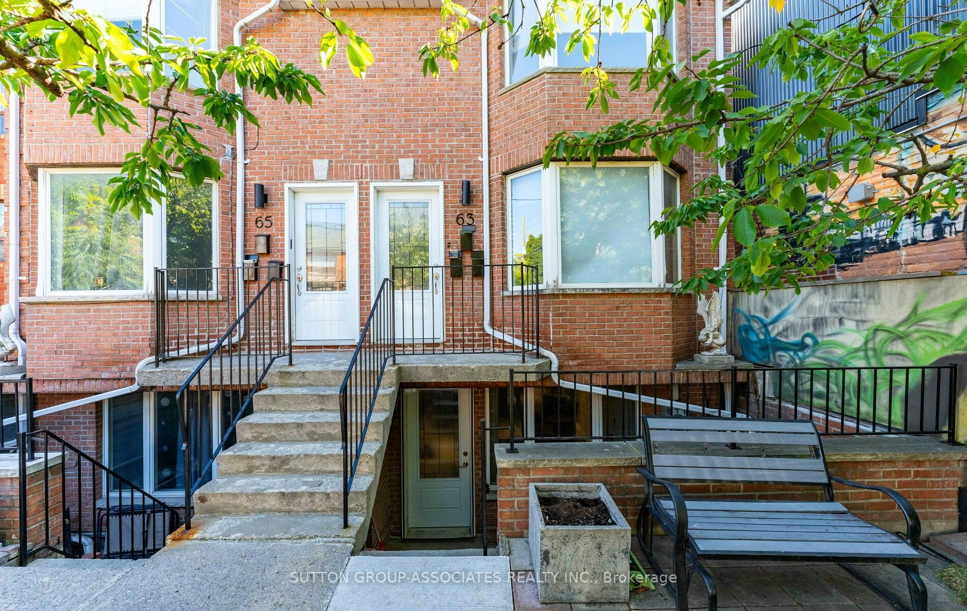 Lower-63 Bellevue Avenue, Toronto, ON, M5T 2N6 - 2